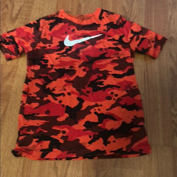 Nike Graphic Short Sleeve Tee - Picture 1 of 2